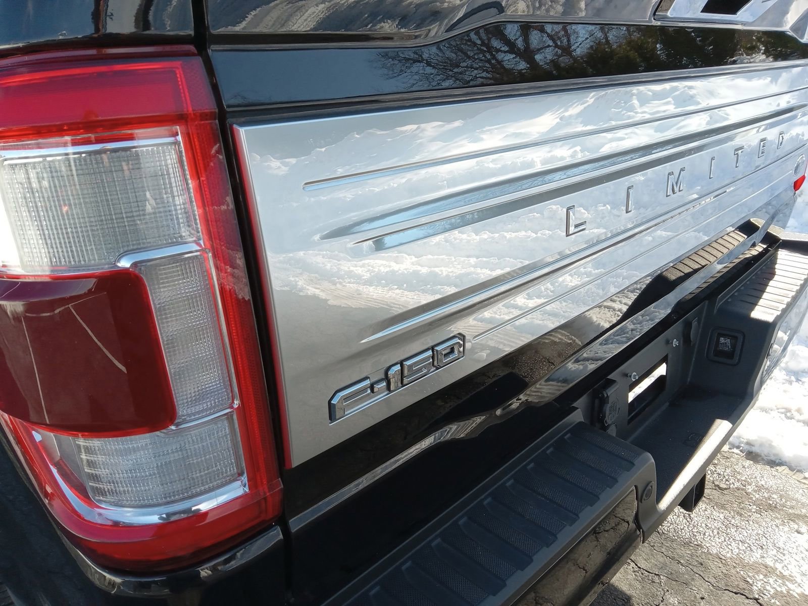 Used 2021 Ford F150 Limited image 8