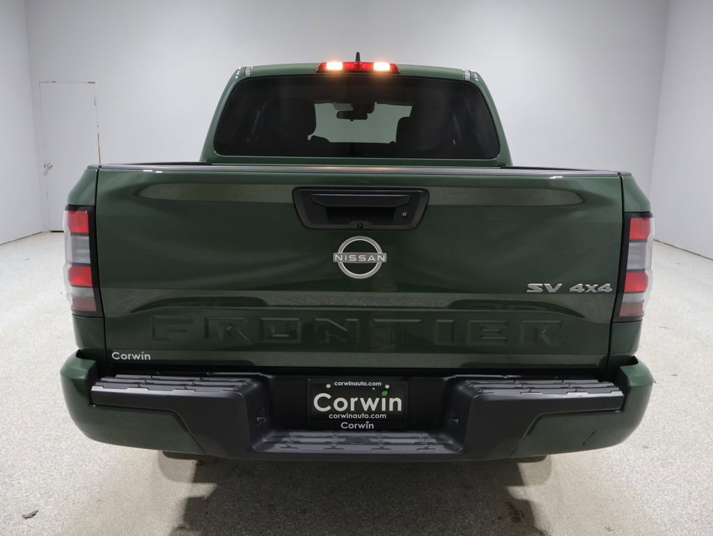 Used 2024 Nissan Frontier SV image 3