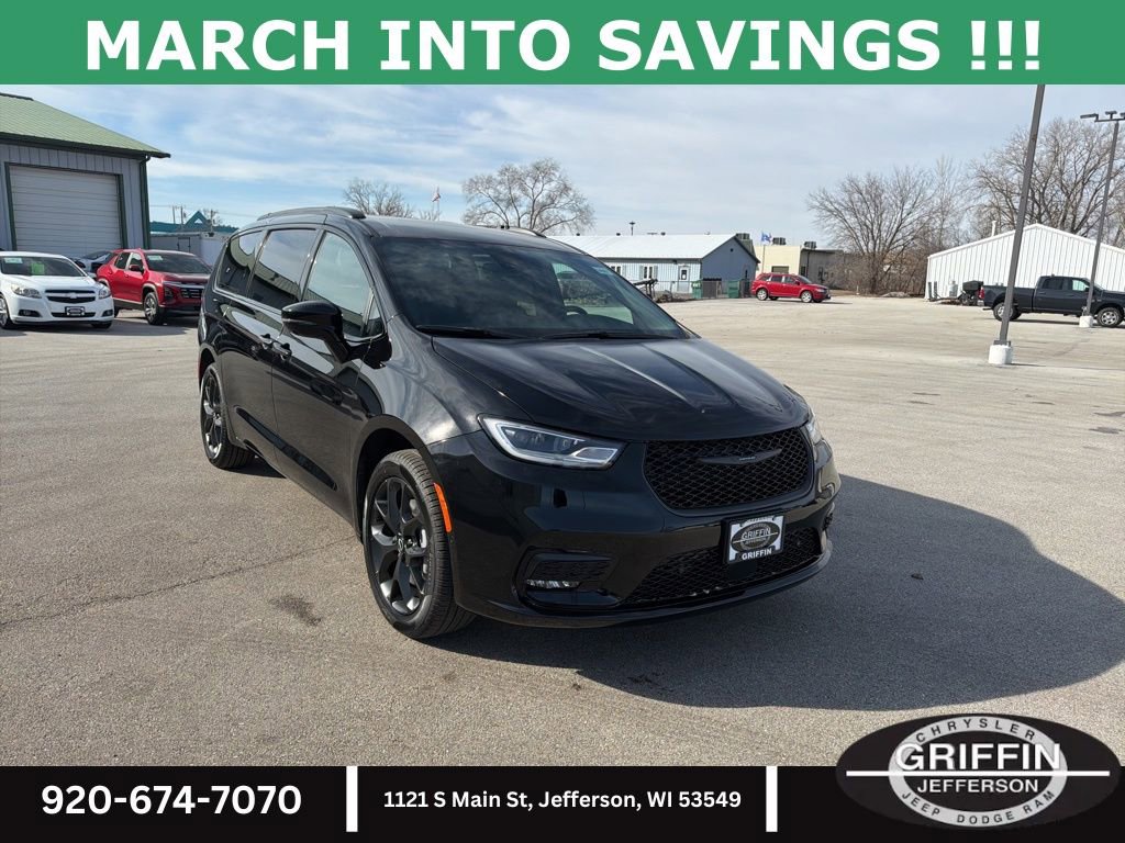 New 2026 Chrysler Pacifica Select w/ S Appearance Package image 4