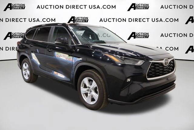 Used 2024 Toyota Highlander LE image 2