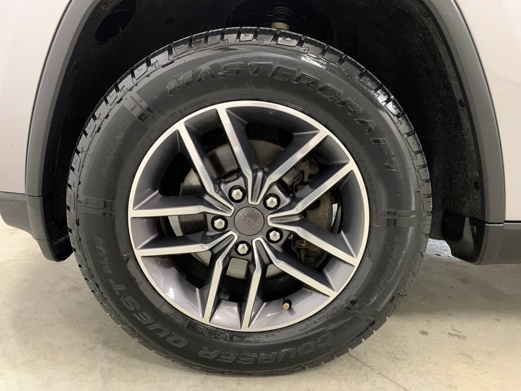 Used 2020 Jeep Grand Cherokee Limited AWD/4WD image 23