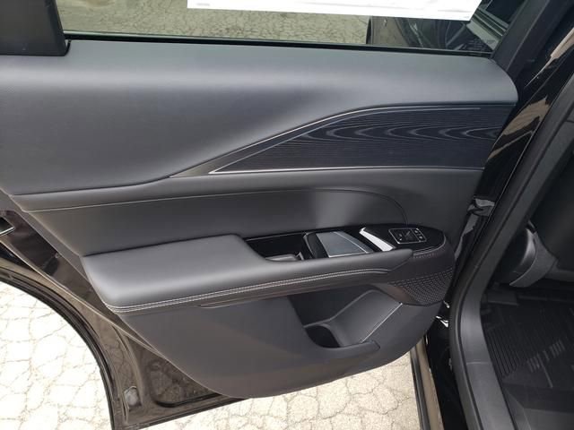 New 2025 Cadillac Lyriq Luxury w/ LPO, Floor Liner Package image 14