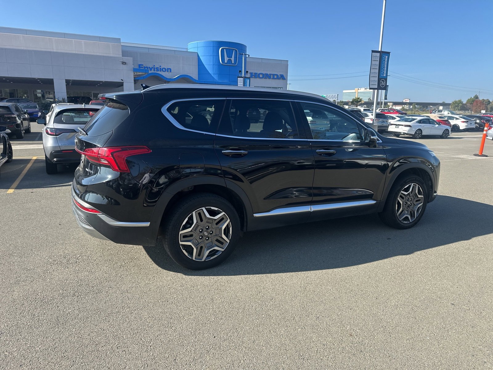 Used 2023 Hyundai Santa Fe Limited image 3