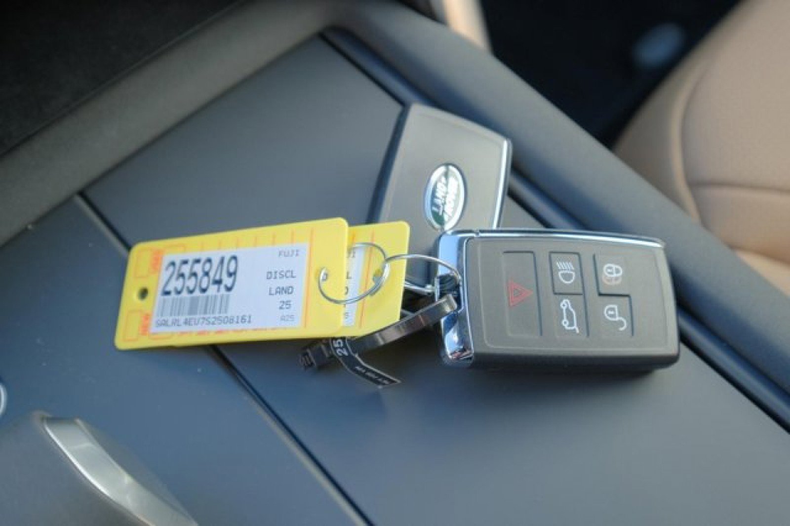 New 2025 Land Rover Discovery Dynamic SE image 29