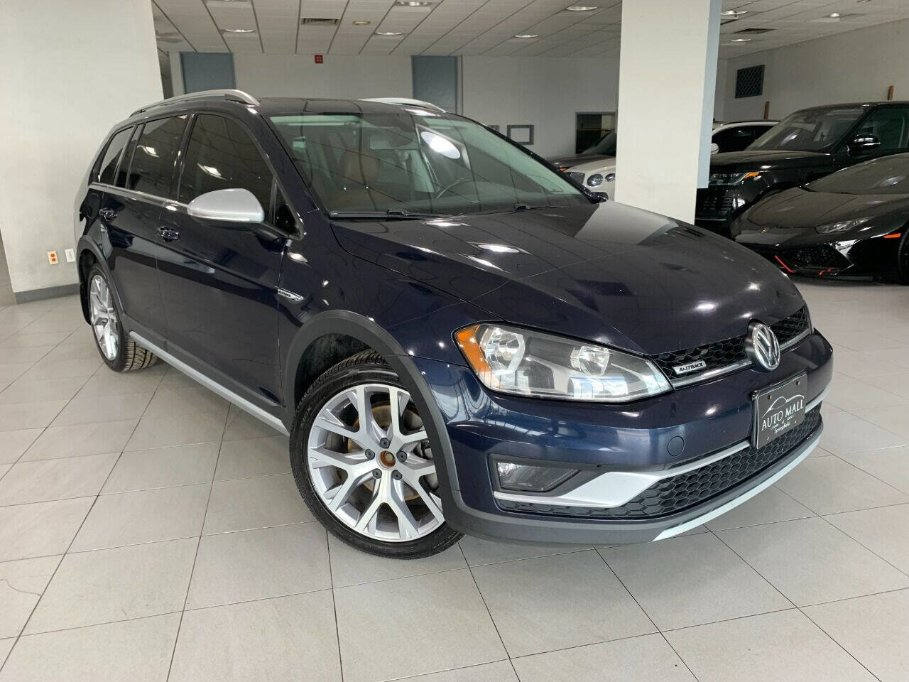 Used 2017 Volkswagen Golf Alltrack S AWD/4WD image 2