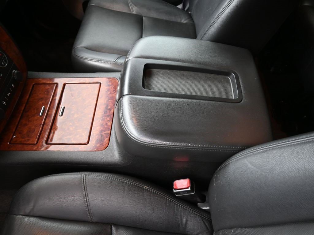 Used 2013 Chevrolet Avalanche LTZ image 9