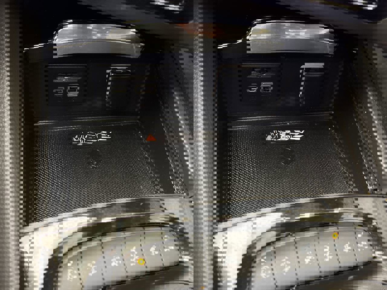 Used 2023 Buick Envision Avenir image 27