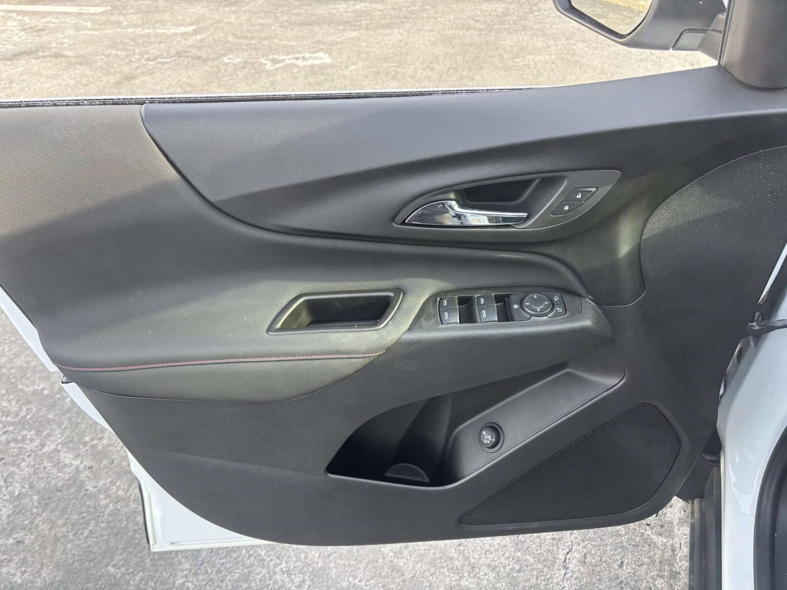 Used 2022 Chevrolet Equinox RS w/ LPO, Floor Liner Package image 13