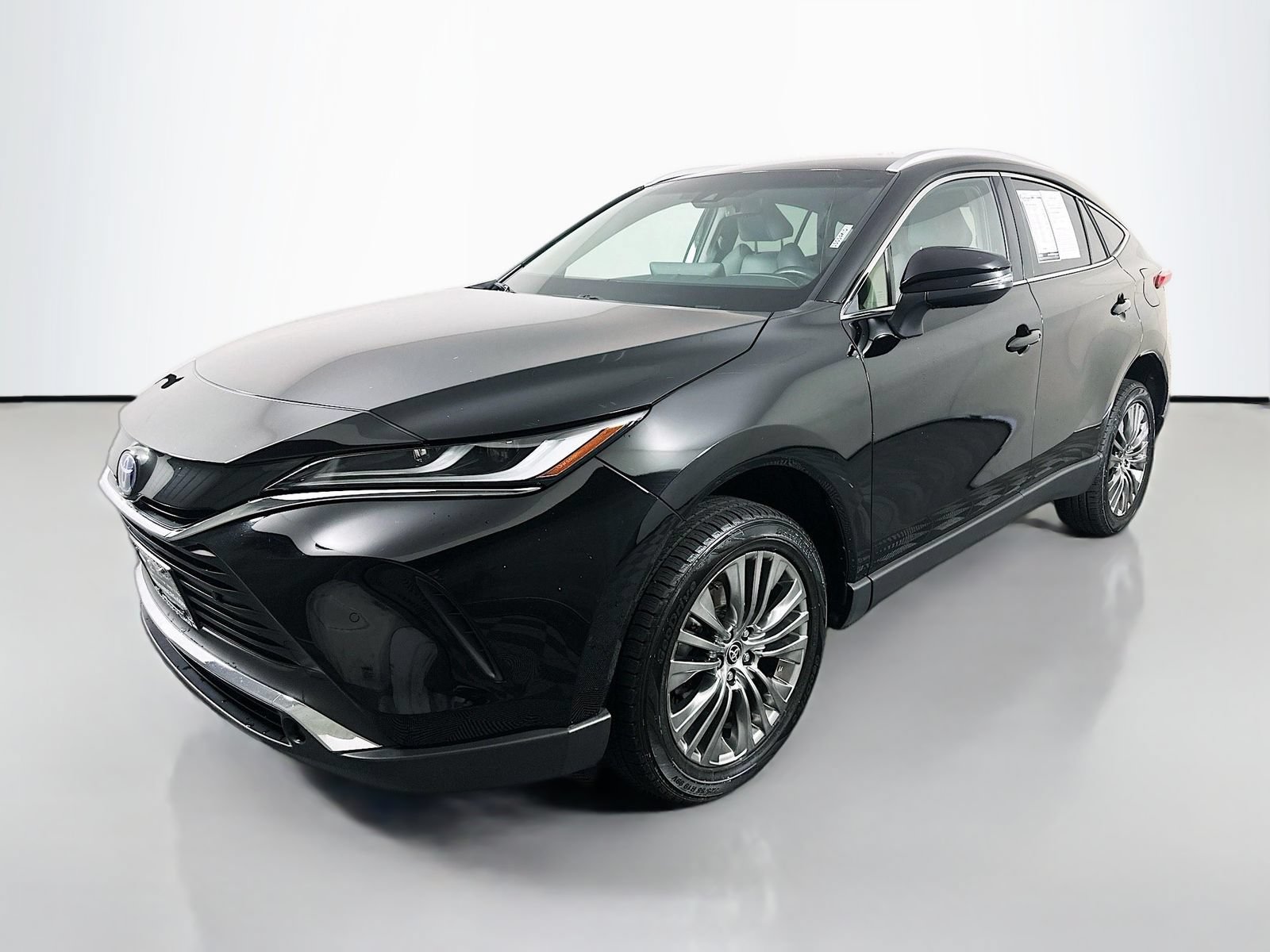 Used 2023 Toyota Venza XLE AWD/4WD image 3