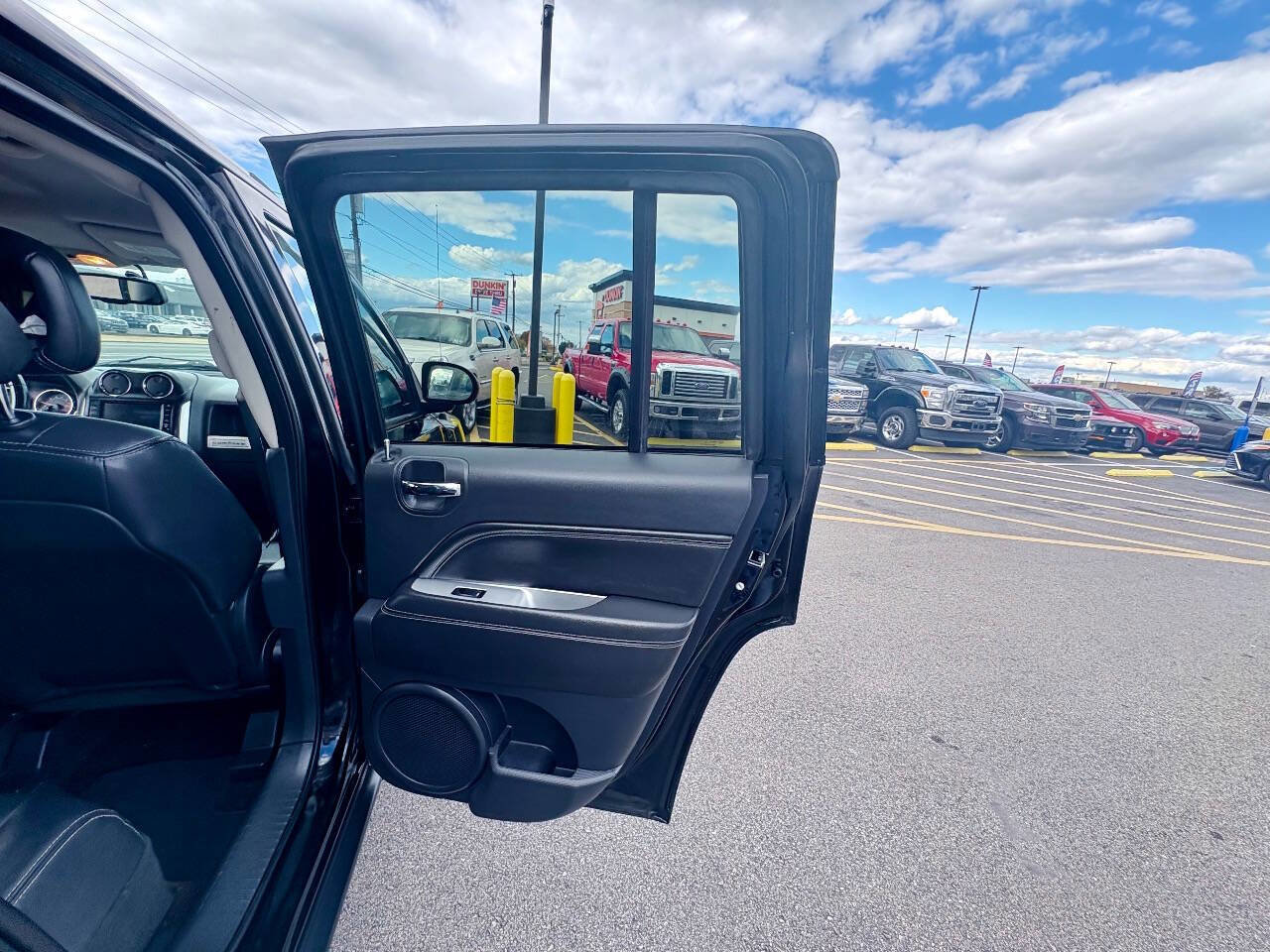 Used 2014 Jeep Compass Latitude FWD image 34