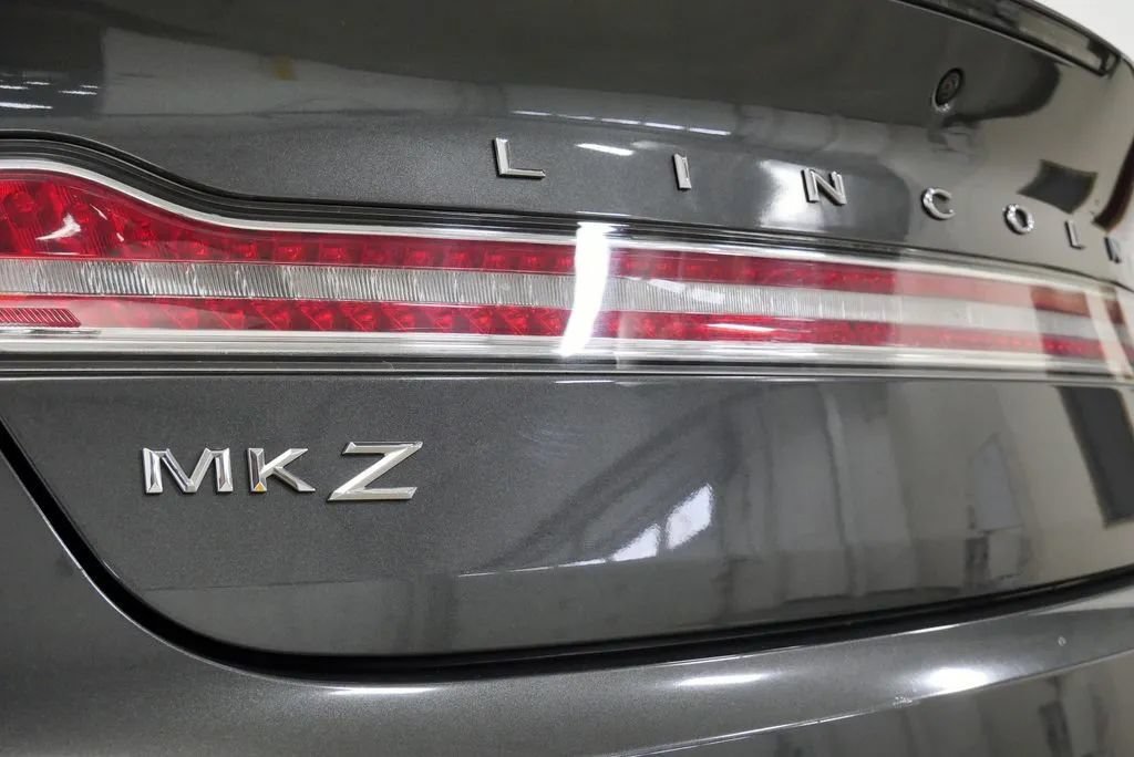 Used 2020 Lincoln MKZ Reserve w/ Elements Package FWD image 9