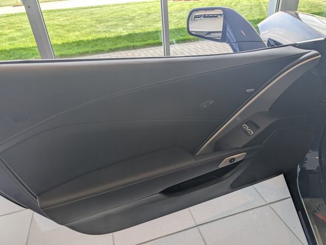 Used 2017 Chevrolet Corvette Stingray Coupe w/ 1LT RWD image 8
