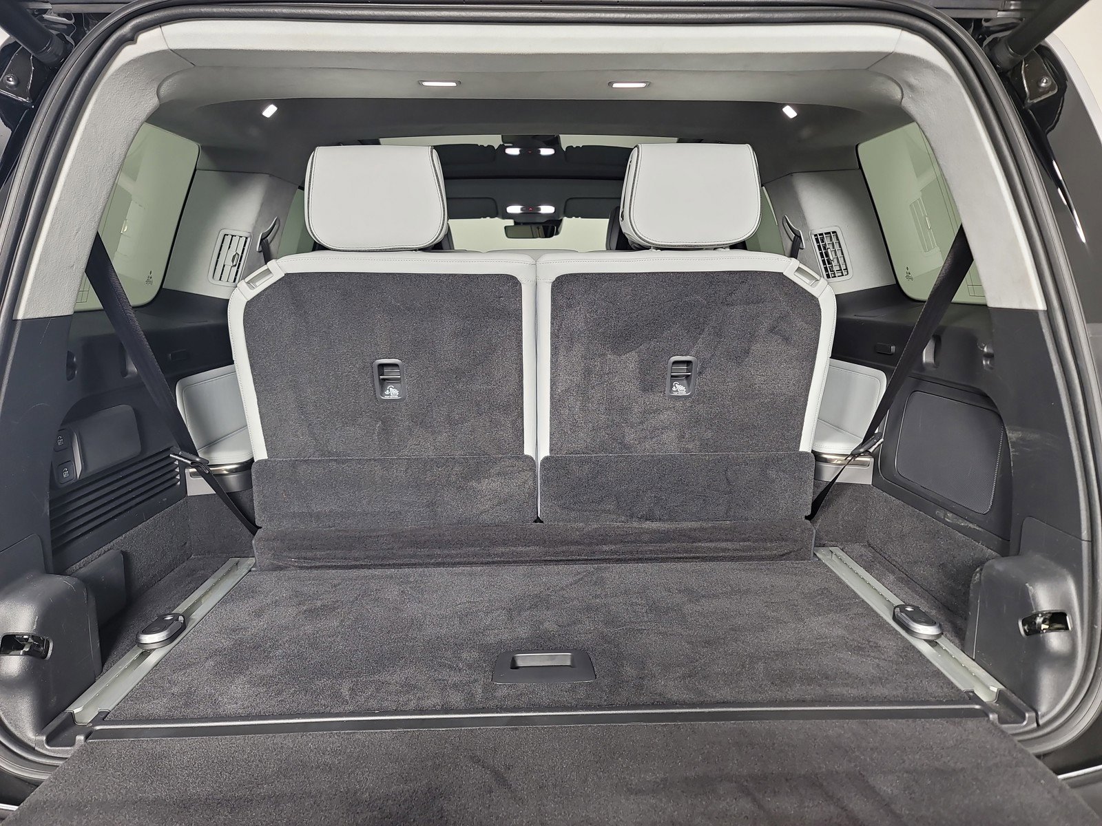 Used 2024 Rivian R1S Adventure image 15