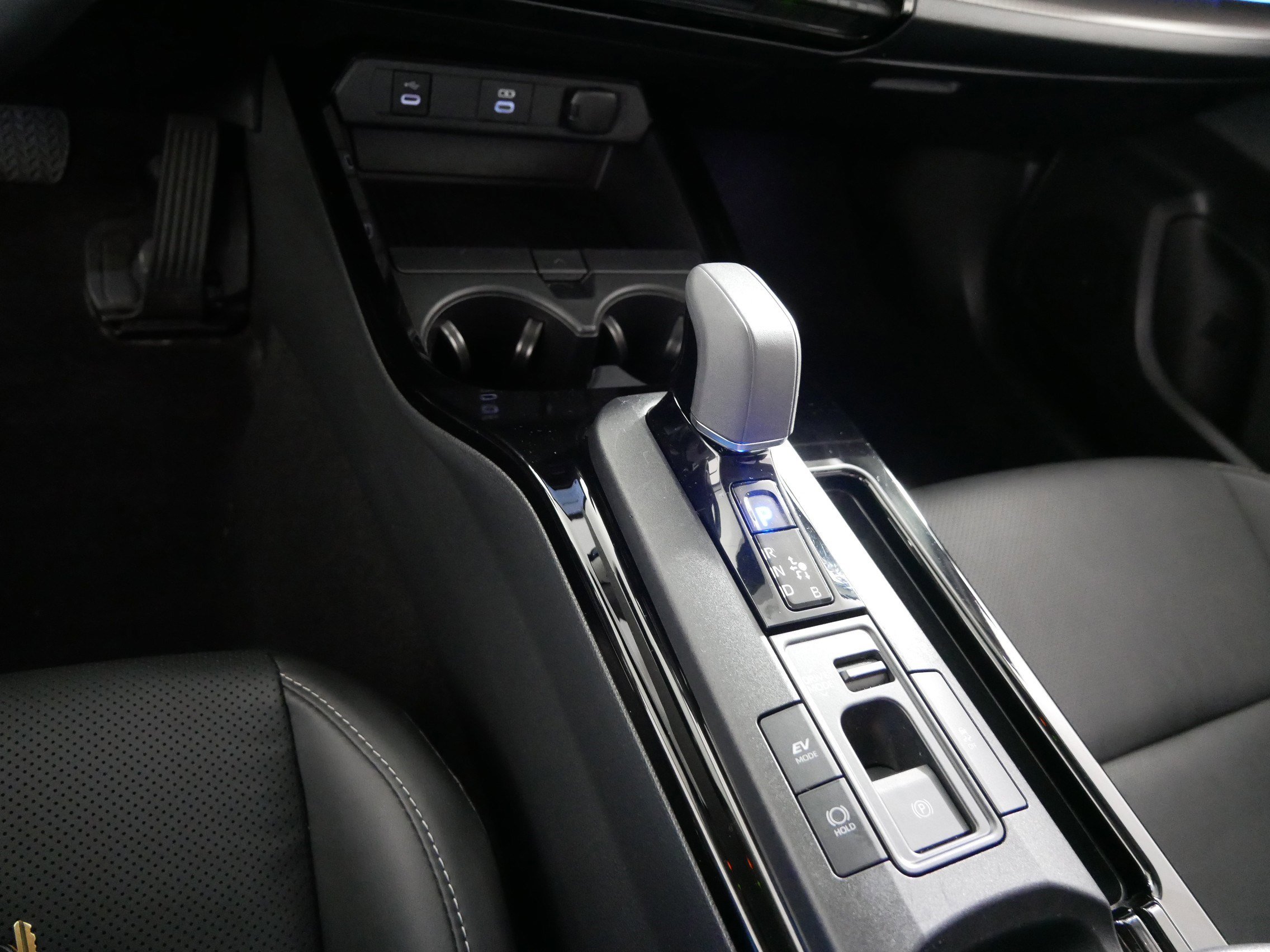 Used 2024 Toyota Prius XLE image 24