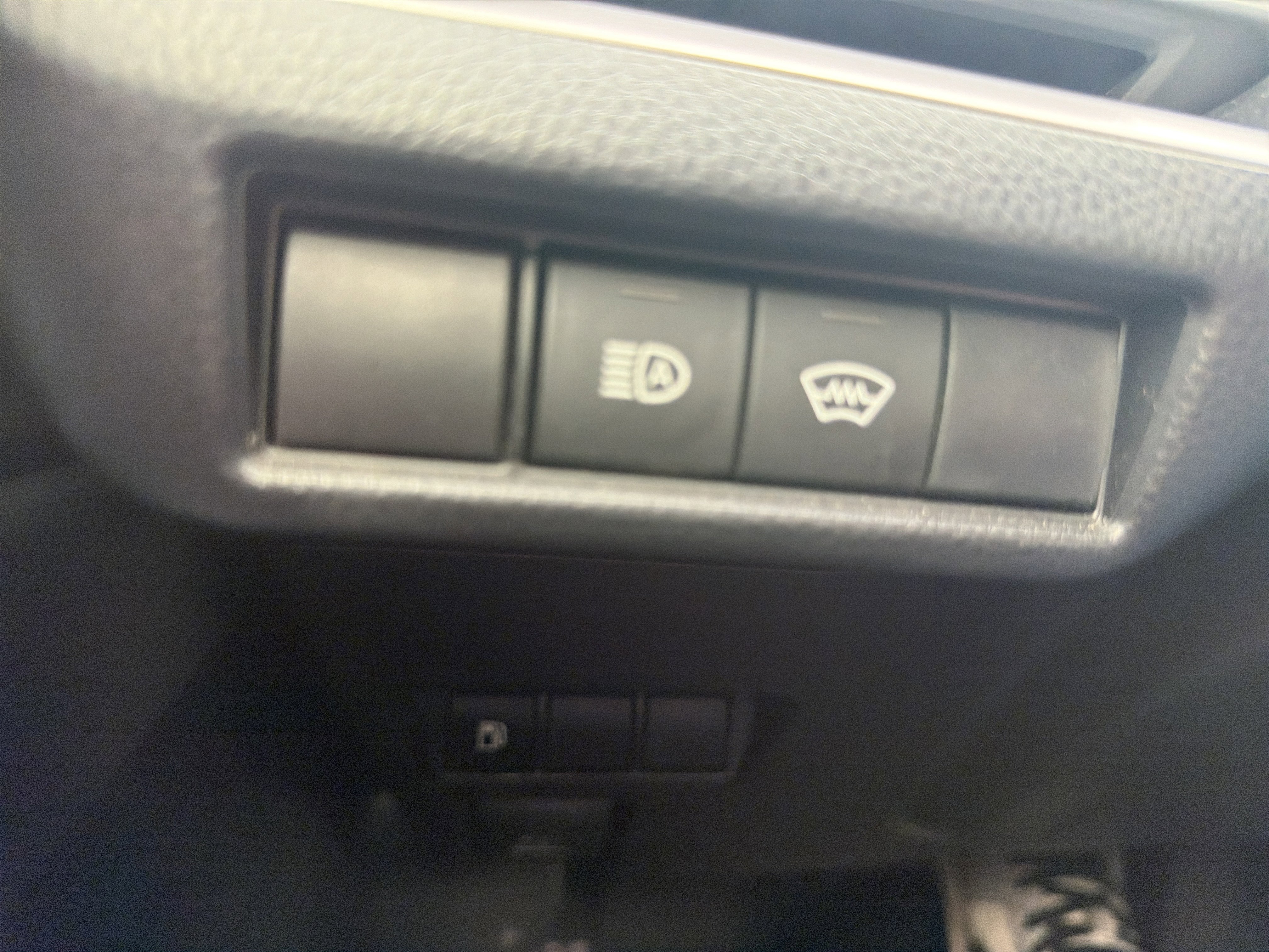 Used 2025 Toyota Prius LE image 30