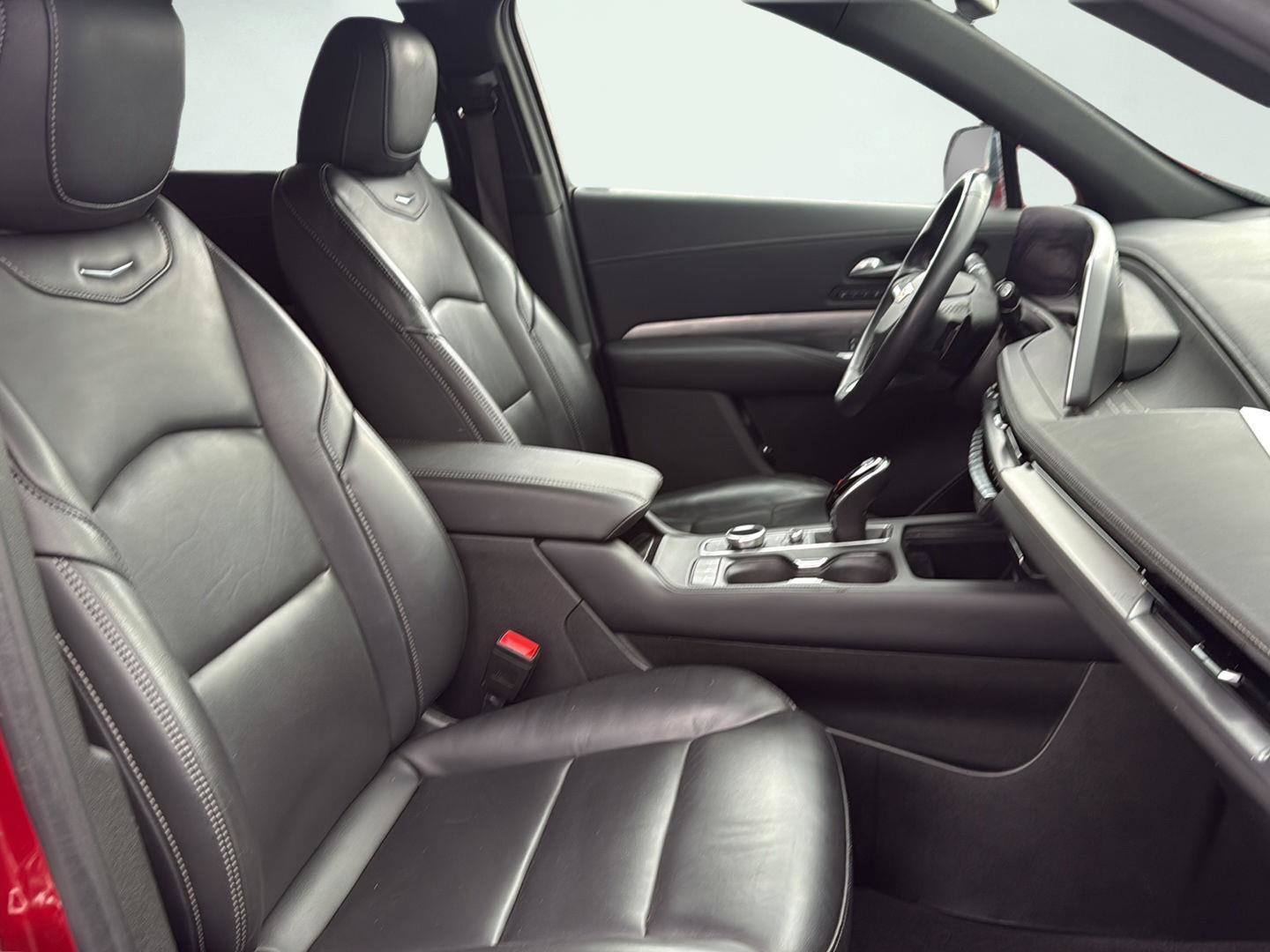 Used 2024 Cadillac XT4 Premium Luxury image 30