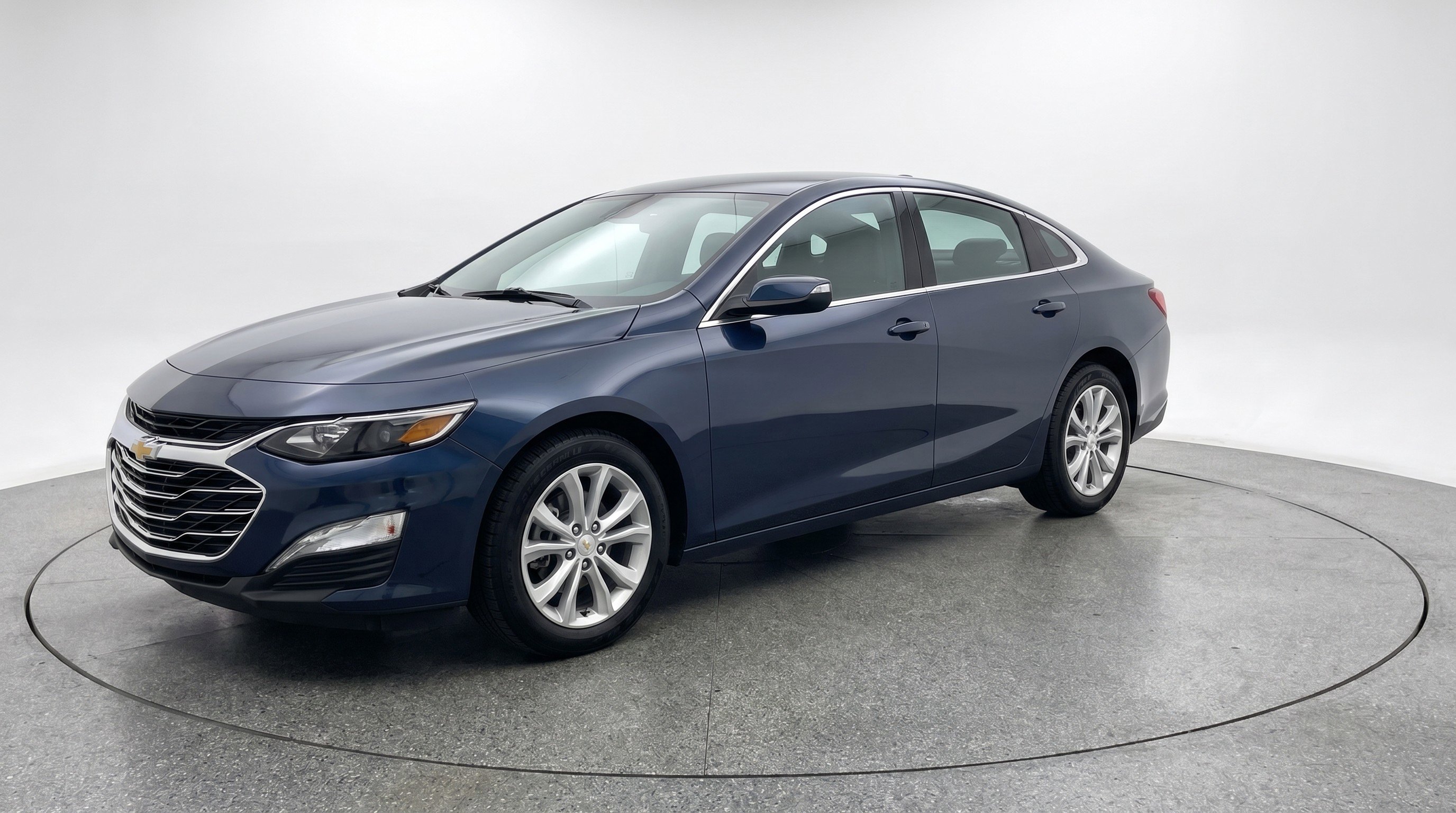 Used 2023 Chevrolet Malibu LT w/ Driver Confidence Package image 3