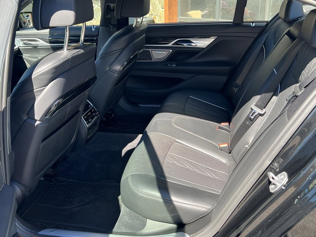 Used 2018 BMW 750i xDrive image 17