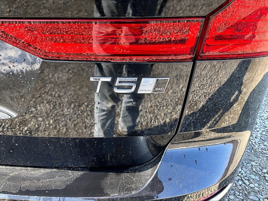 Used 2019 Volvo XC60 T5 Inscription w/ Protection Package image 8