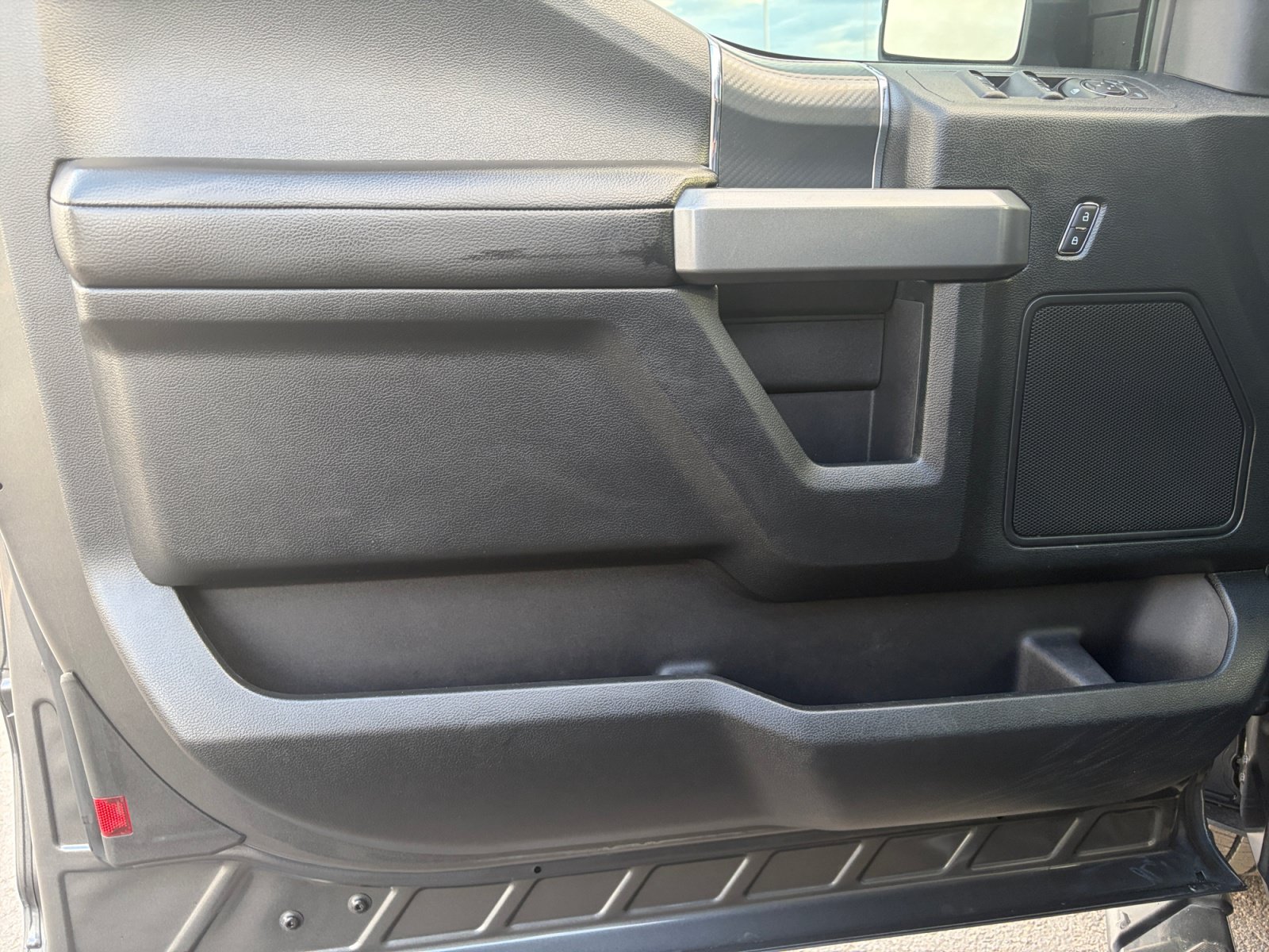 Used 2018 Ford F150 XLT w/ Equipment Group 302A Luxury AWD/4WD image 14