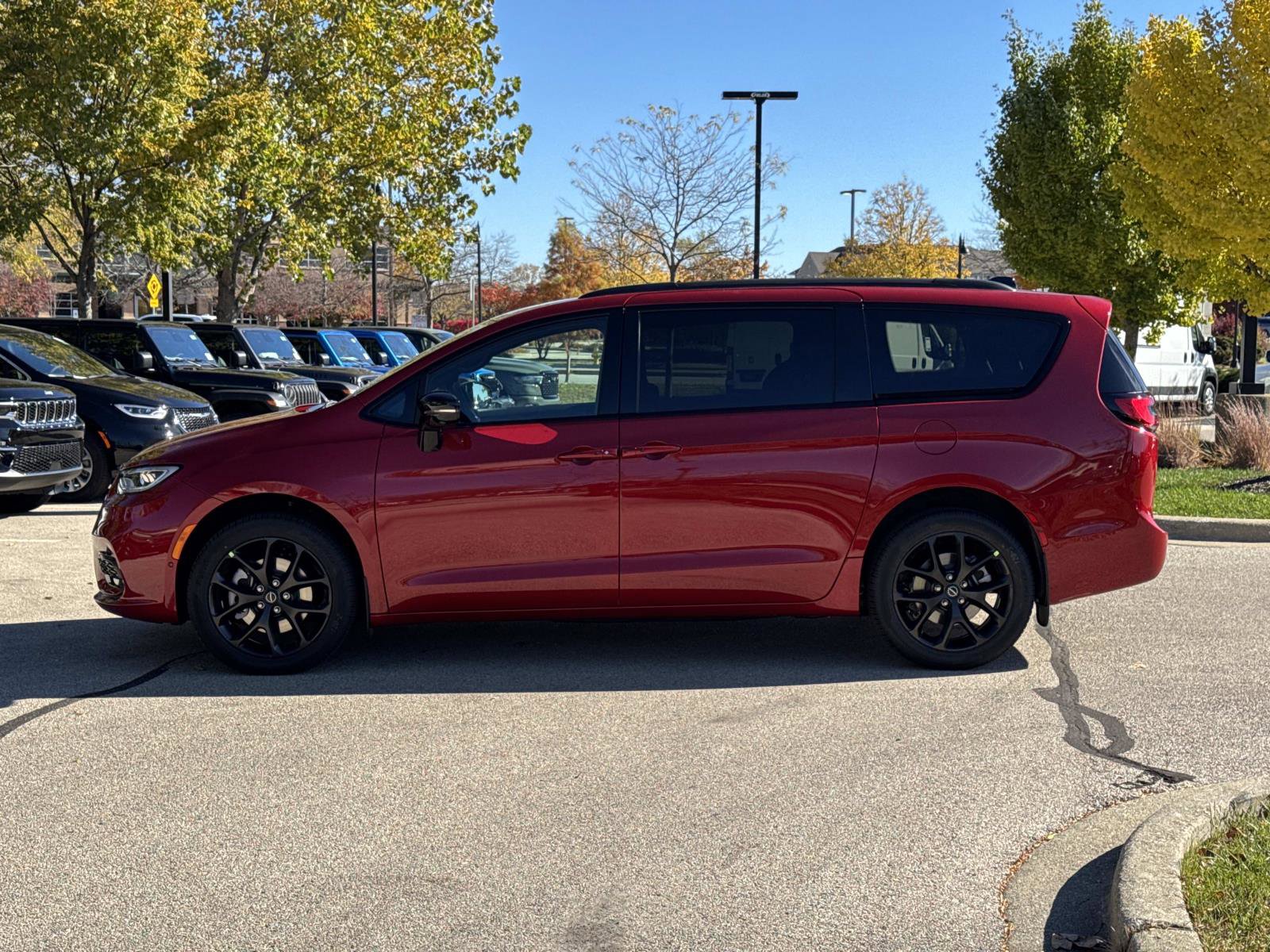 New 2026 Chrysler Pacifica Select image 8