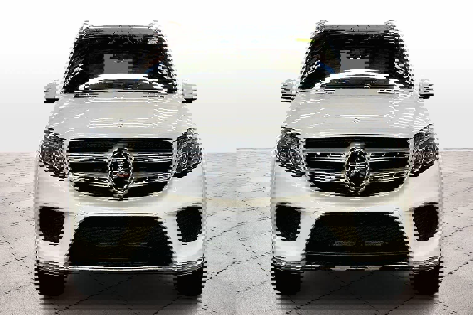 Used 2017 Mercedes-Benz GLS 550 4MATIC image 3