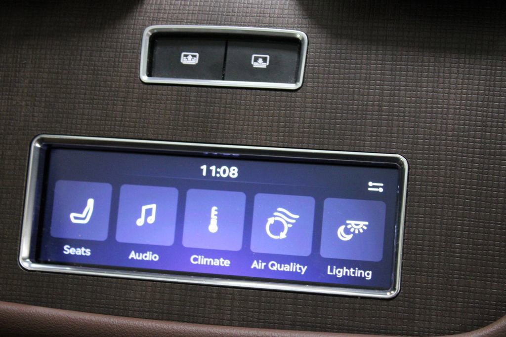 Used 2025 Lincoln Navigator Reserve image 43