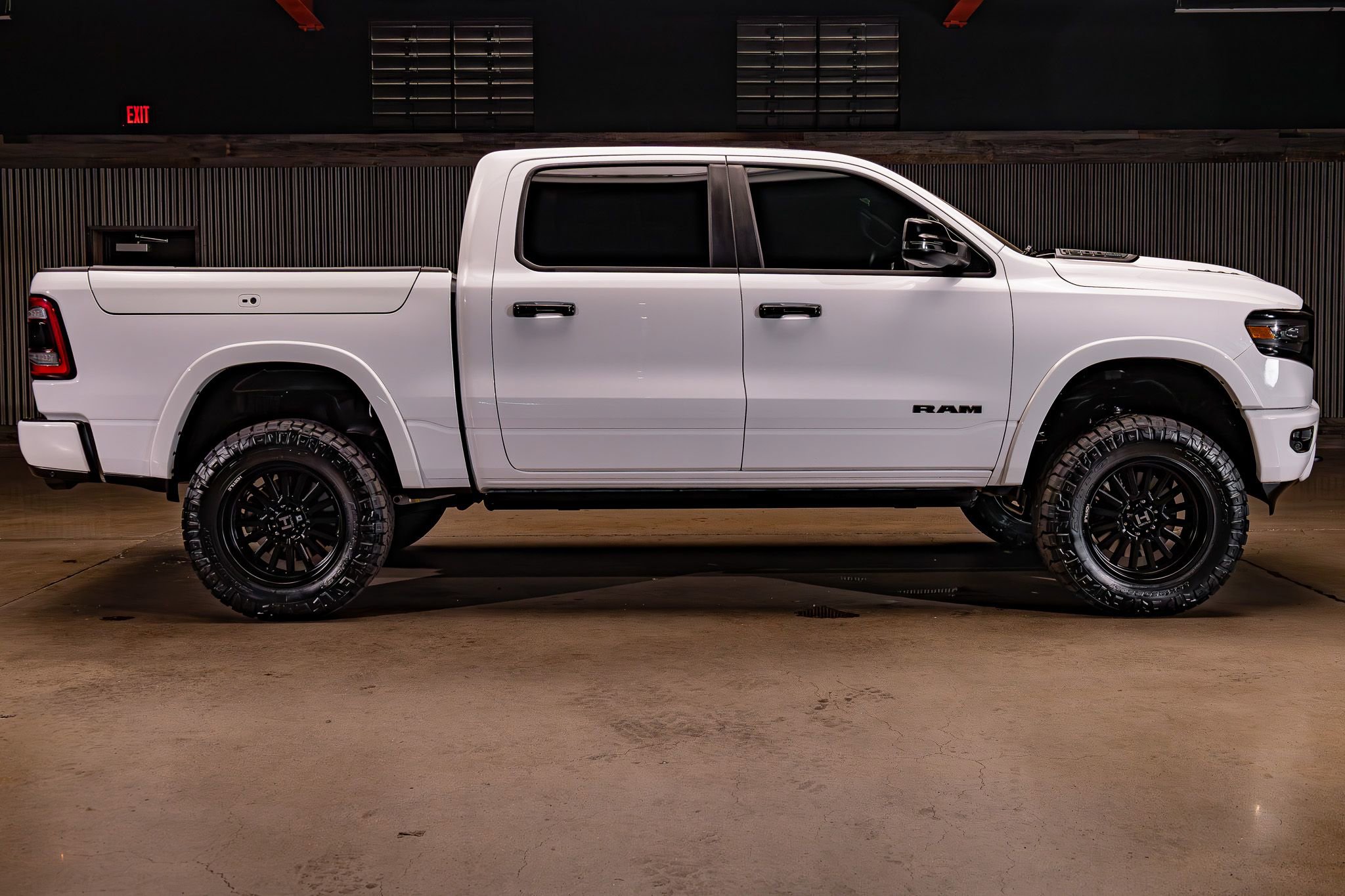 Used 2024 RAM 1500 Limited AWD/4WD image 11