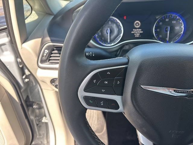Used 2024 Chrysler Pacifica Touring-L FWD image 17