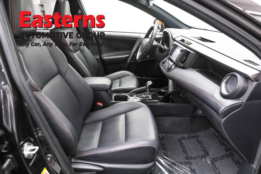 Used 2018 Toyota RAV4 SE image 24