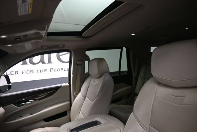 Used 2020 Cadillac Escalade Luxury AWD/4WD image 17