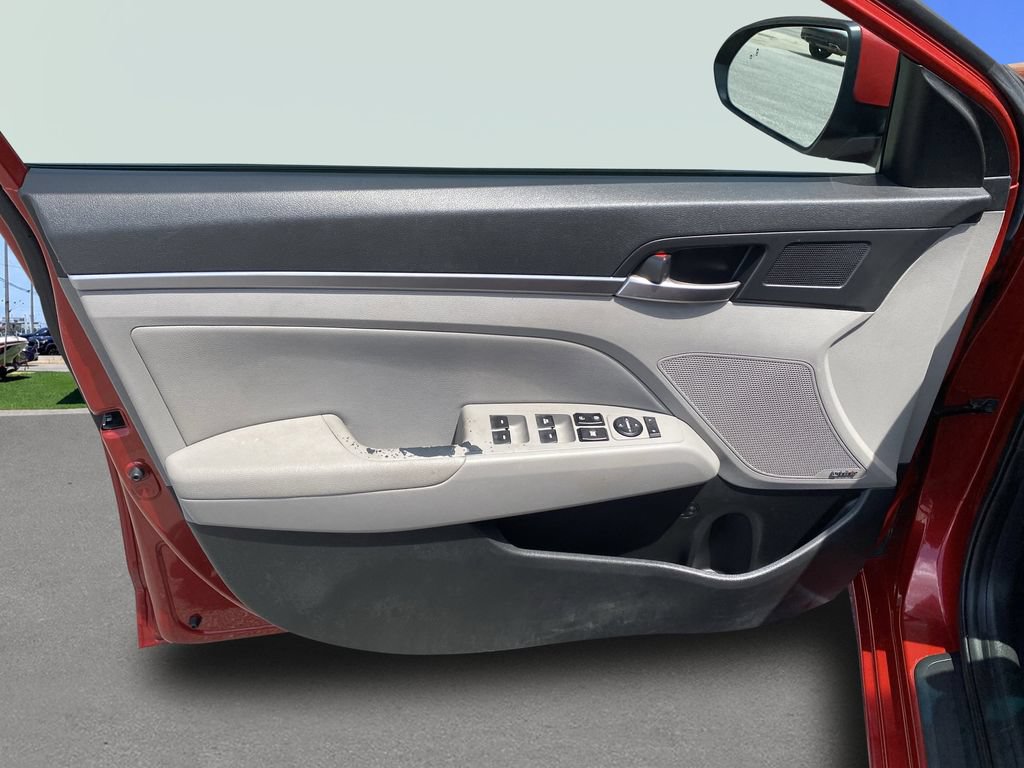Used 2019 Hyundai Elantra Limited FWD image 18