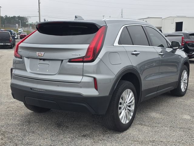 Used 2024 Cadillac XT4 Luxury w/ Cold Weather Package image 5
