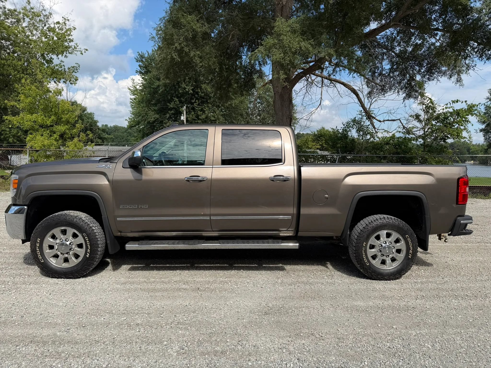 Used 2015 GMC Sierra 2500 SLT w/ SLT Preferred Package AWD/4WD image 8
