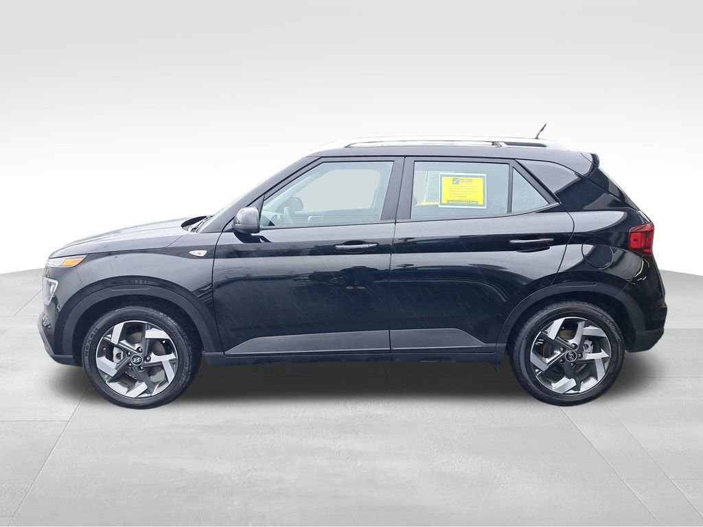 Used 2026 Hyundai Venue SEL FWD image 2