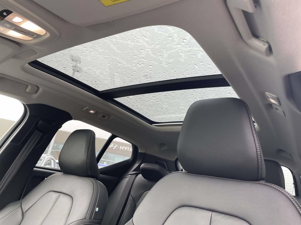New 2026 Volvo XC40 B5 Plus w/ Climate Package AWD/4WD image 9