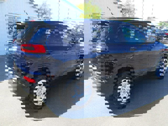 Used 2016 Jeep Cherokee Sport image 6