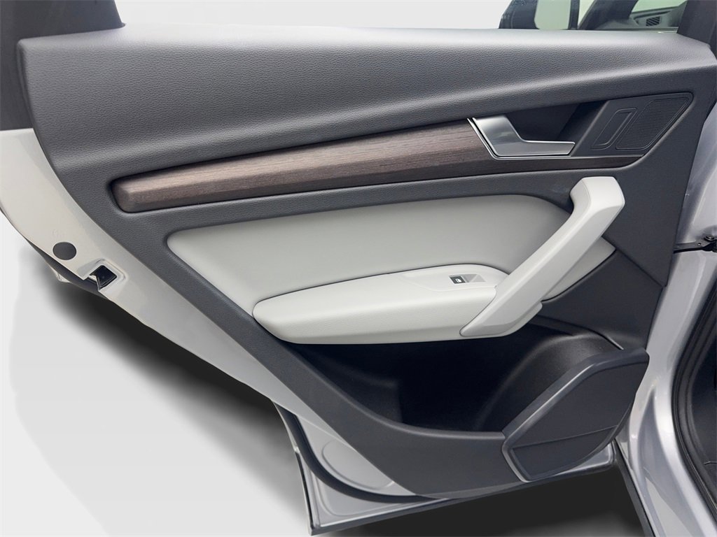 Used 2022 Audi Q5 2.0T Premium w/ Convenience Package image 38