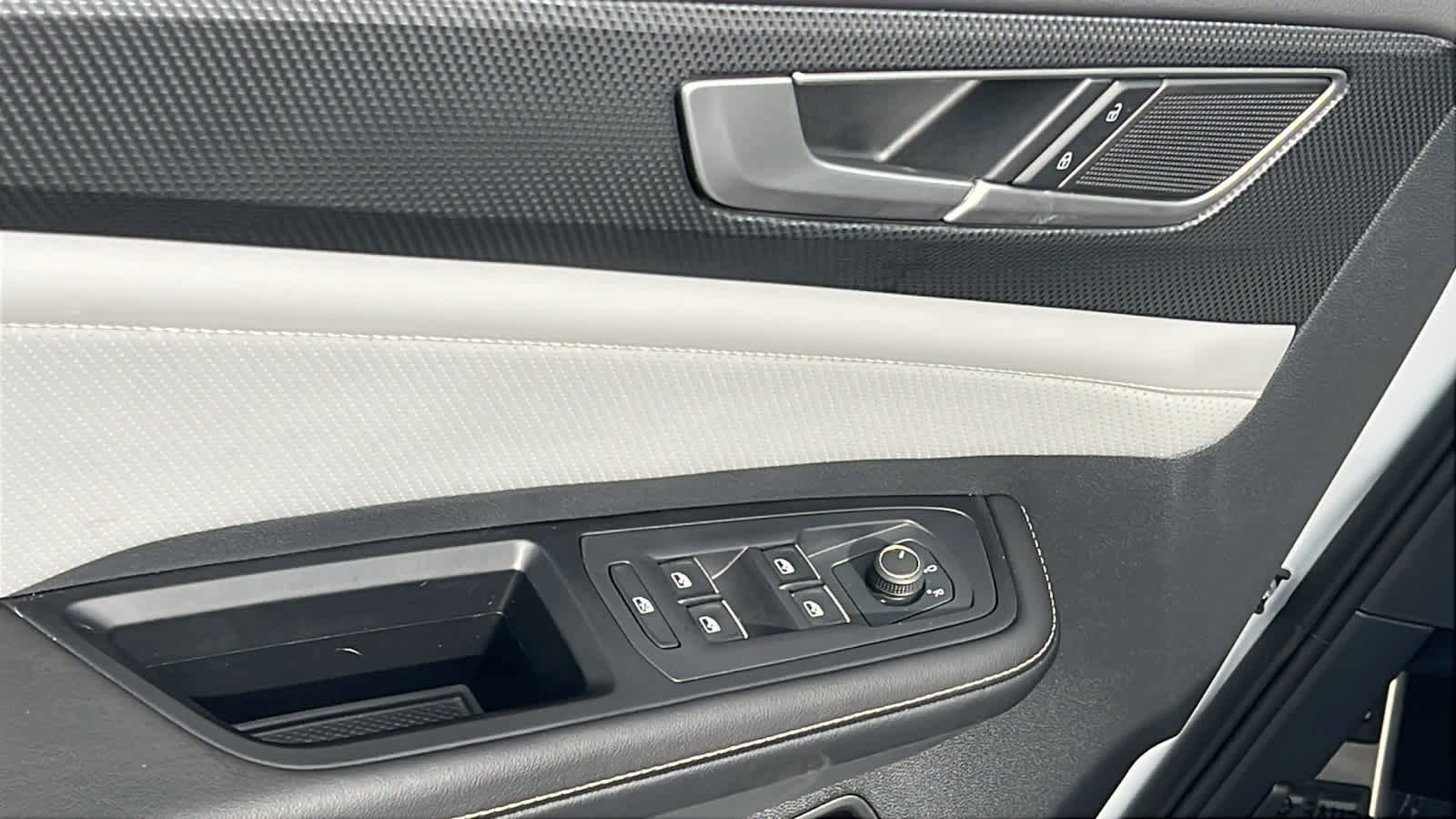 Used 2024 Volkswagen Atlas Cross Sport SEL R-Line image 22