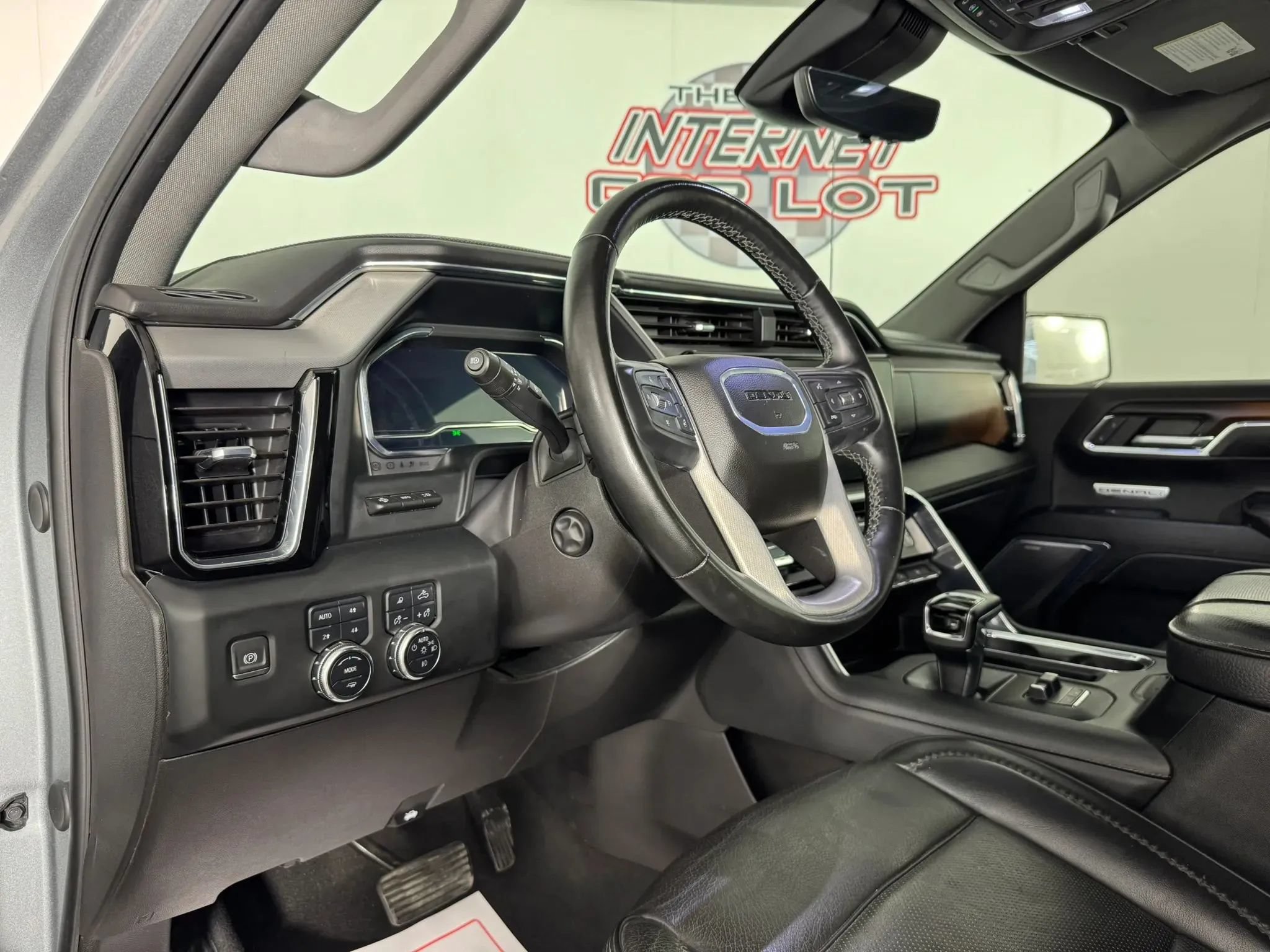 Used 2024 GMC Sierra 1500 Denali w/ Denali Reserve Package AWD/4WD image 10
