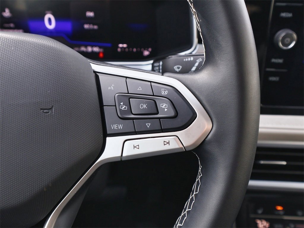 Certified 2025 Volkswagen Taos SE w/ Panoramic Sunroof Package image 24