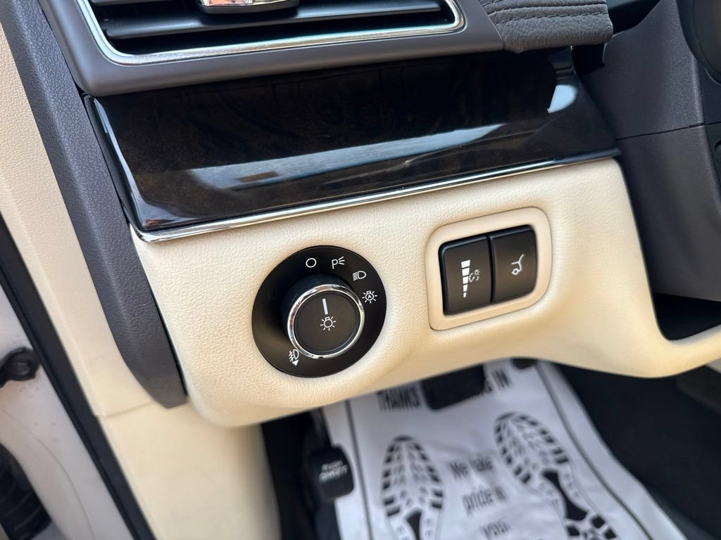 Used 2019 Lincoln MKT AWD image 32