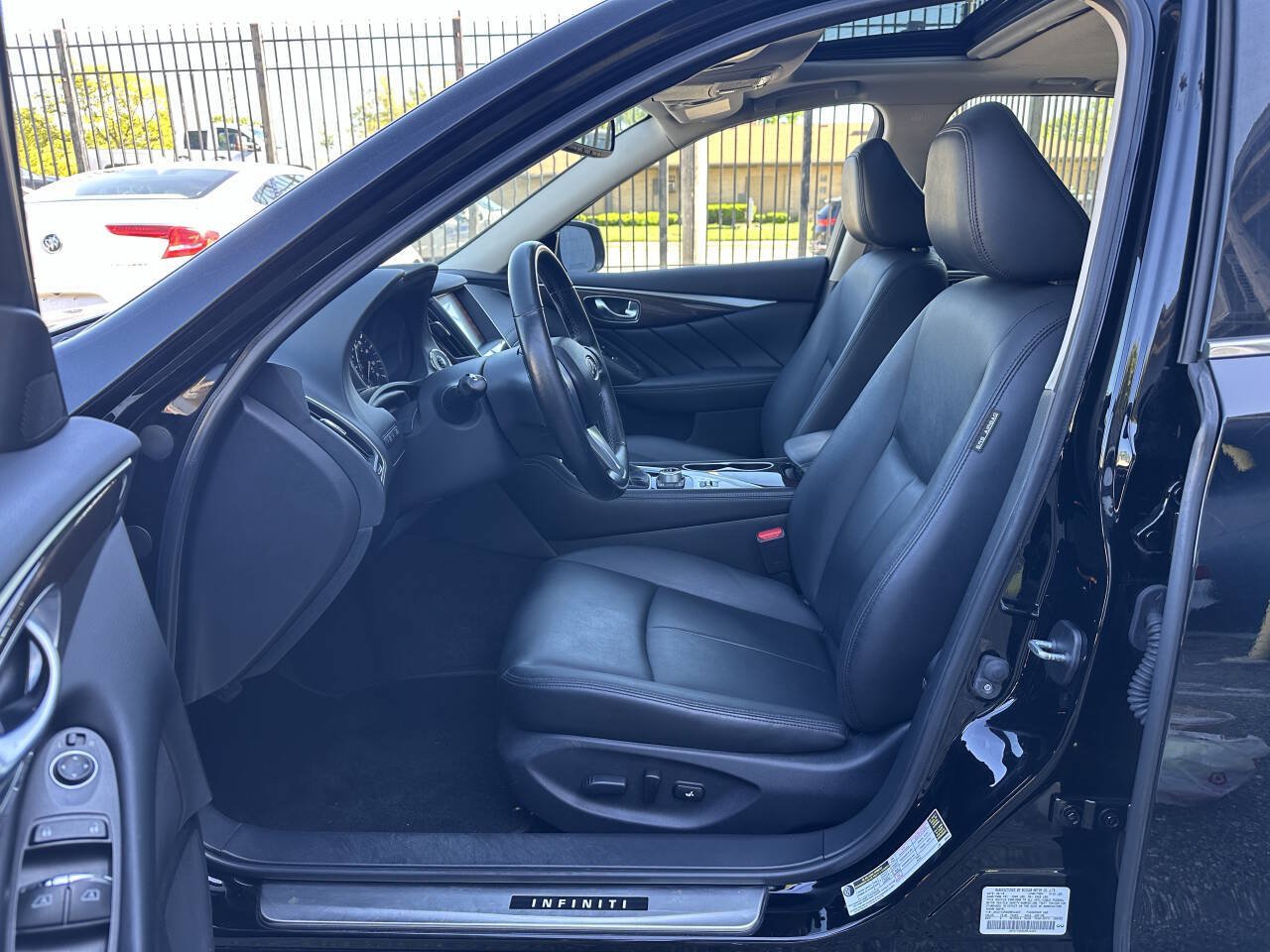 Used 2019 INFINITI Q50 Luxe w/ Essential Package (3.0T Luxe) AWD/4WD image 13