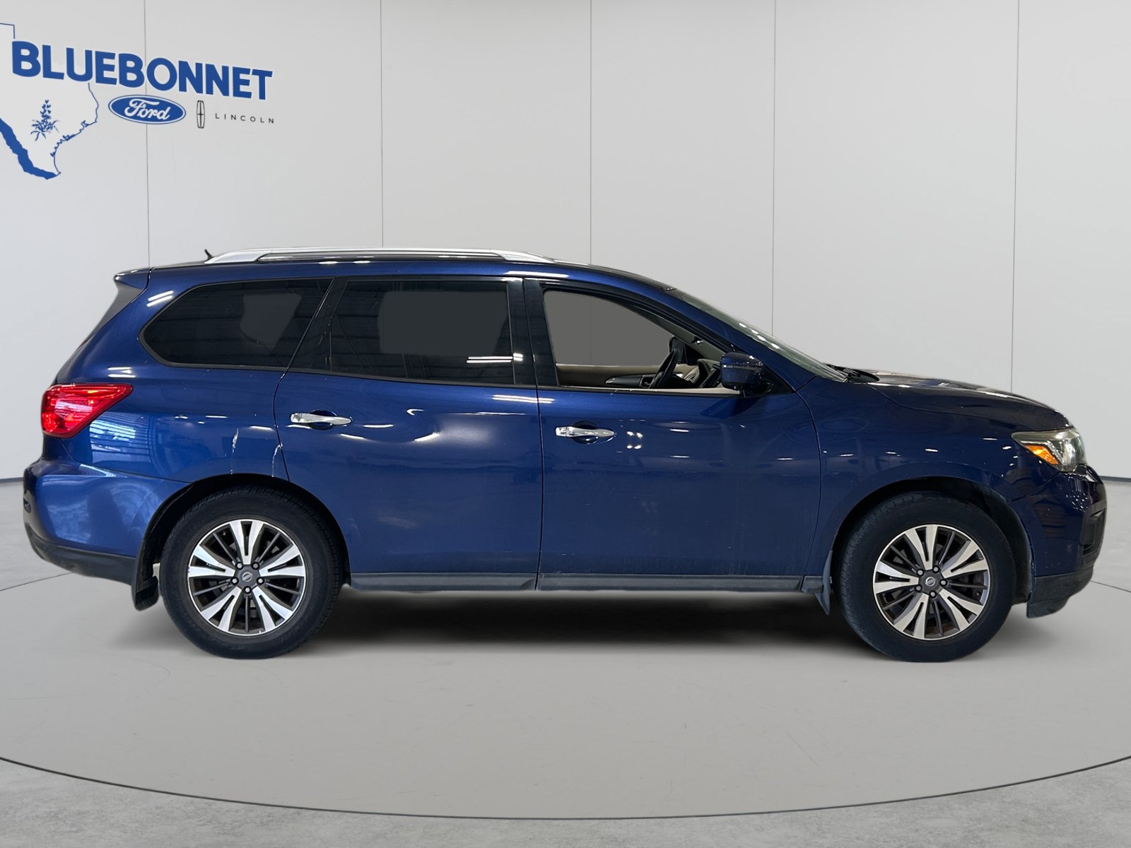 Used 2017 Nissan Pathfinder SL FWD image 3