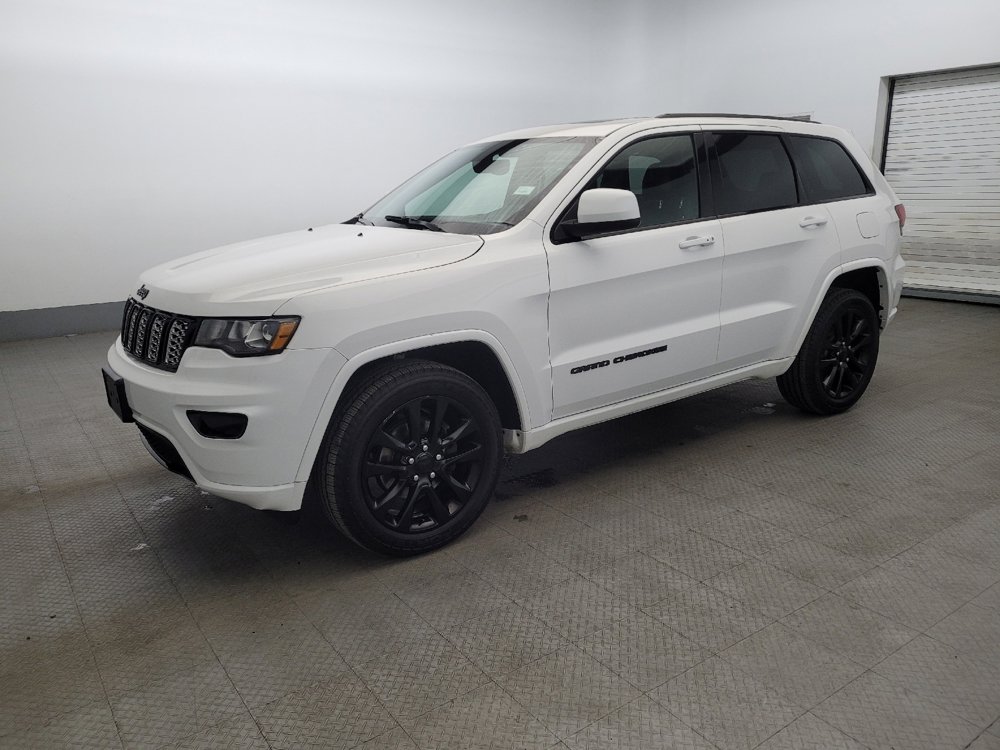 Used 2017 Jeep Grand Cherokee Altitude image 2