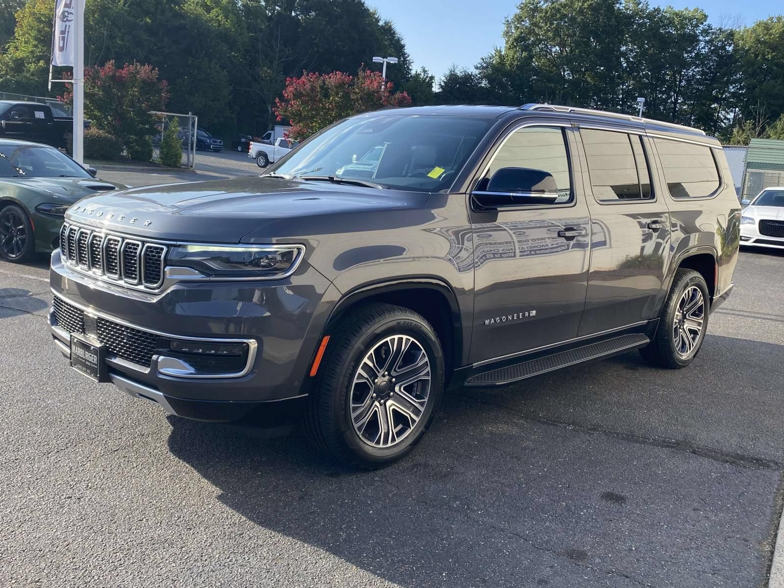 Used 2024 Jeep Wagoneer L Series II RWD image 3