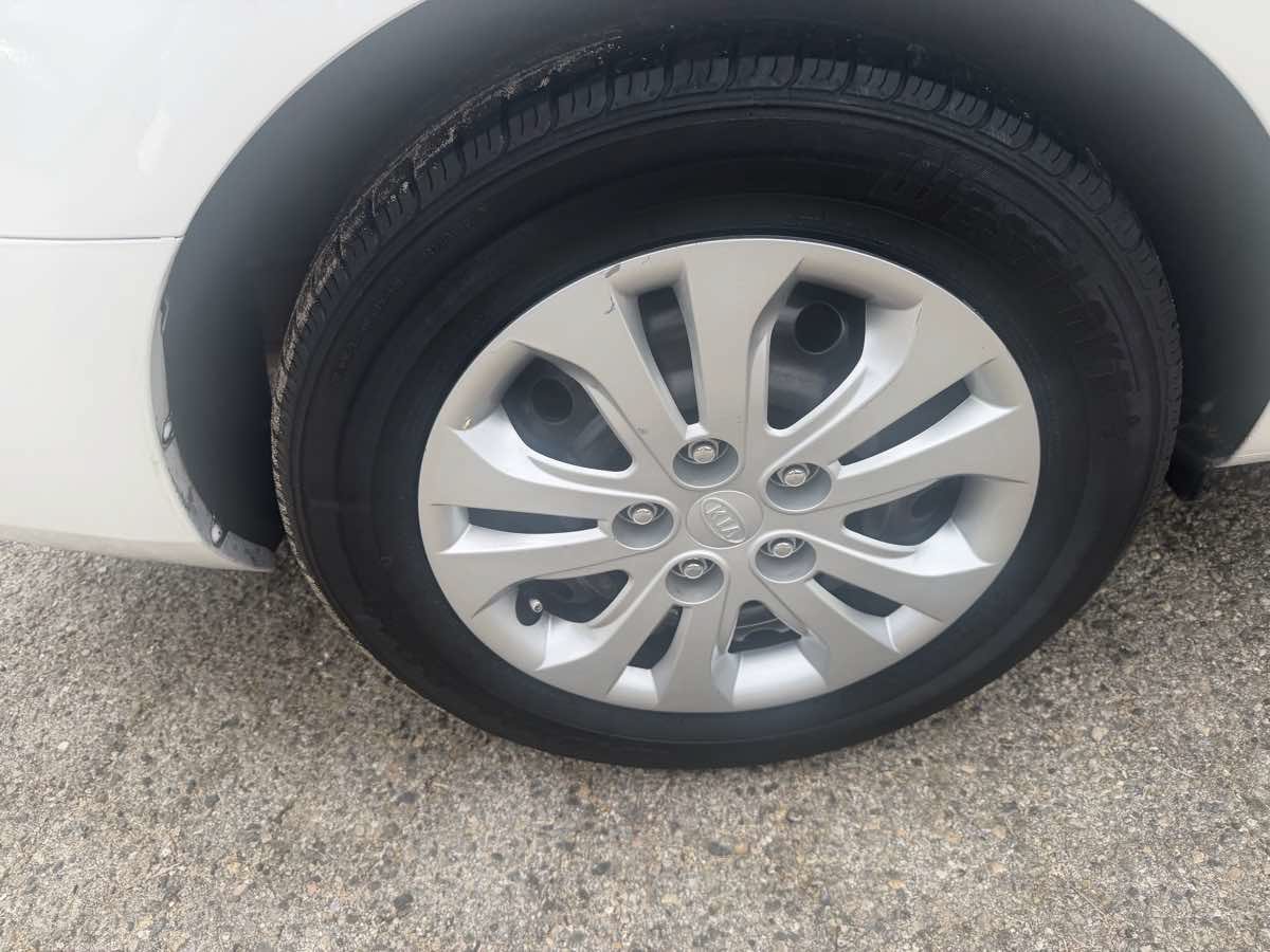 Used 2012 Kia Forte EX FWD image 5