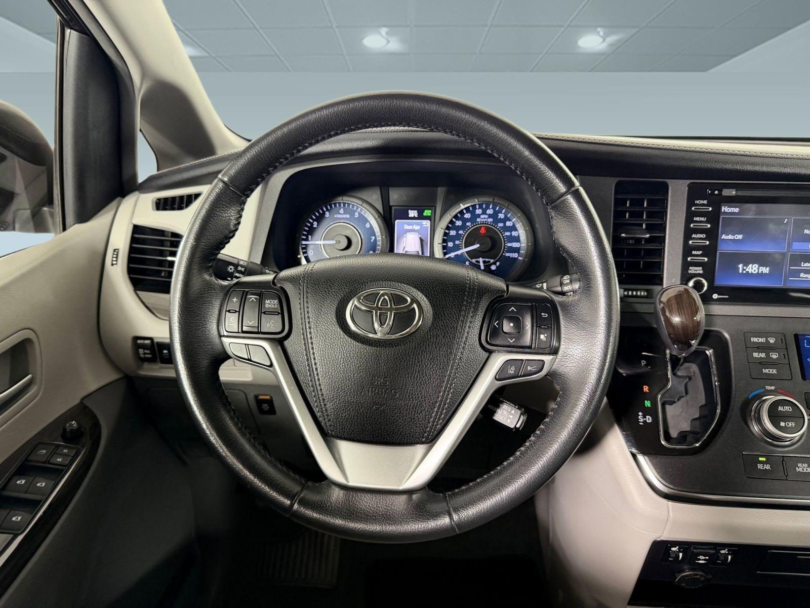 Used 2019 Toyota Sienna XLE FWD image 23