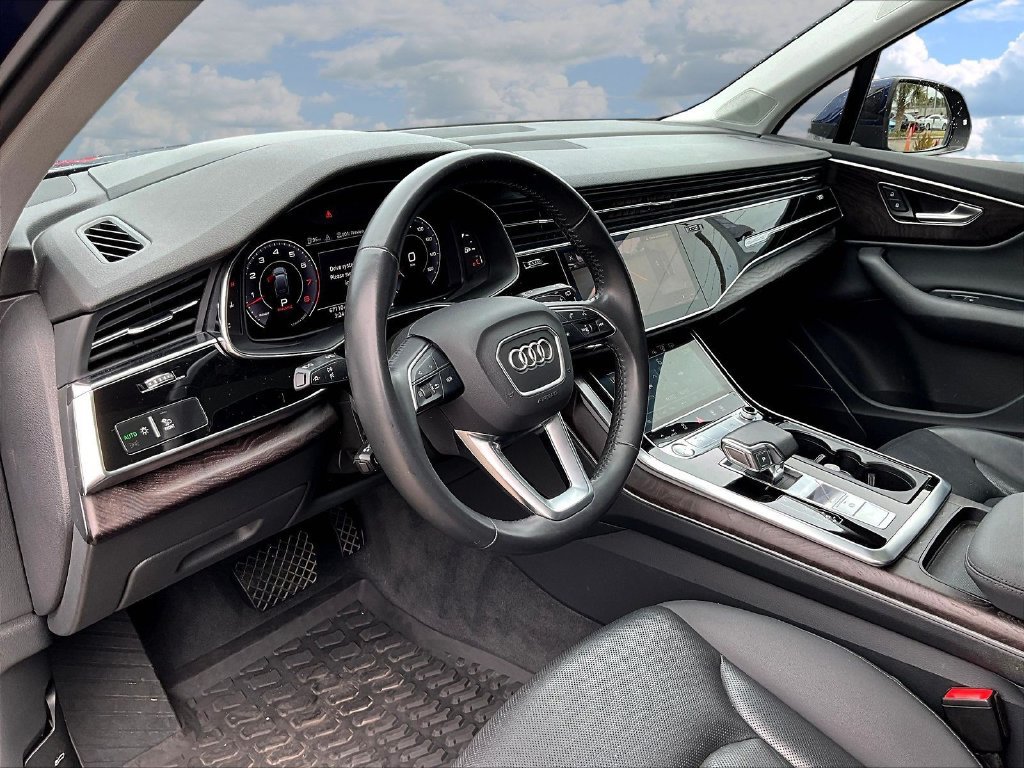 Used 2020 Audi Q7 3.0T Prestige w/ Prestige Package AWD/4WD image 17