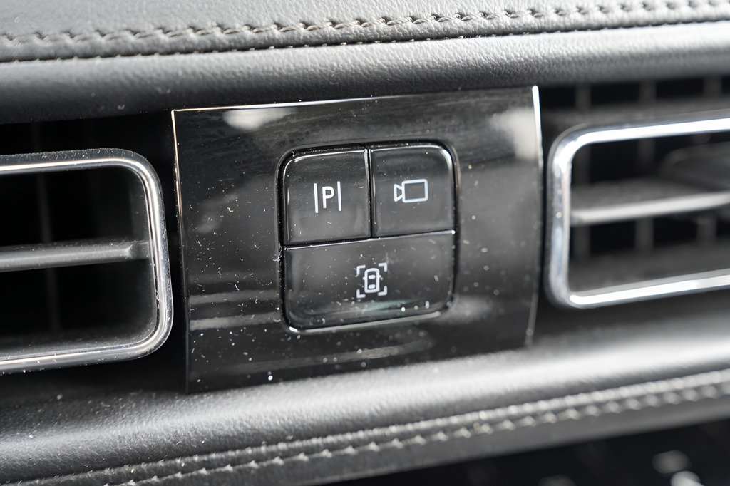 Used 2023 Lincoln Nautilus Reserve AWD/4WD image 39